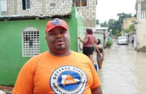 Residentes de Cancino Adentro piden auxilio de la CAASD y ASDE frente a la tormenta tropical