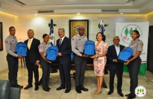 Aseopna agradece donación de mochilas y útiles escolares del Banco Popular Dominicano
