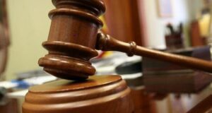 El juicio público y el abandono al policía