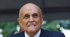 Rudy Giuliani es hospitalizado en estado crítico pero estable en Florida